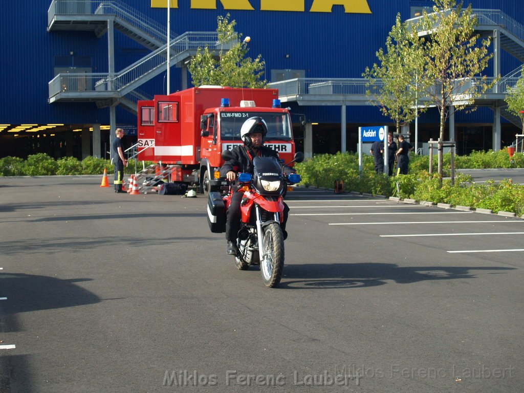 Feuer Koeln Ossendorf Butzweiler Hof neben IKEA P466.JPG